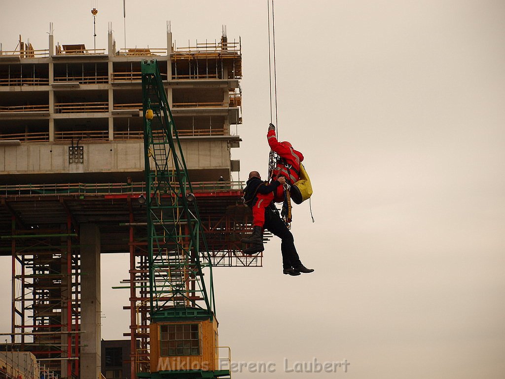 Tag 2 Uebung BF Koeln Hoehenretter Kranhaus 2  P277.JPG